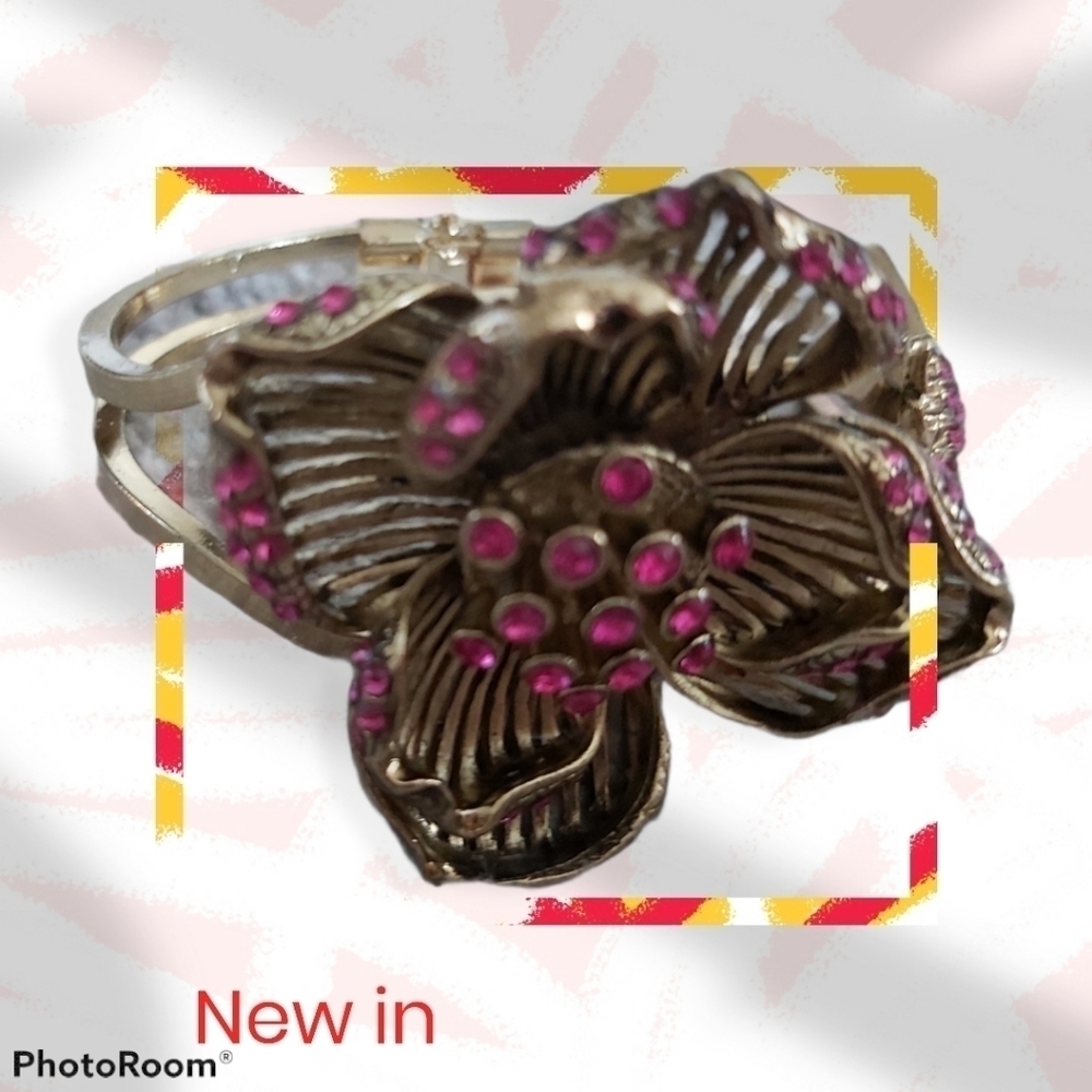 Floral vintage/ Antique Bracelet
